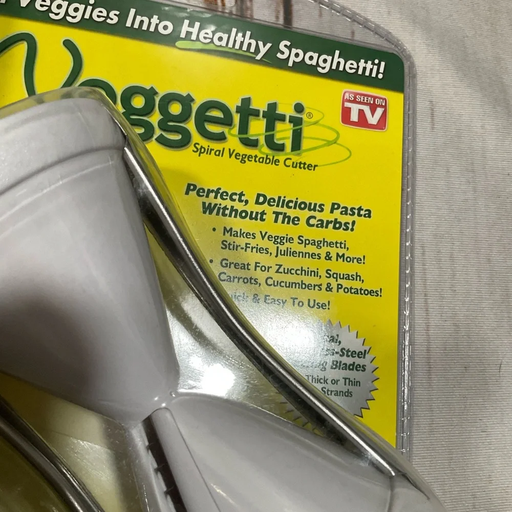 NEW‎ VEGGETTI VEGETABLE CUTTER AND MANDOLIN SLICER